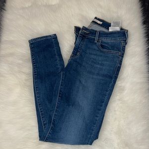 Levi’s 710 Super Skinny , 28